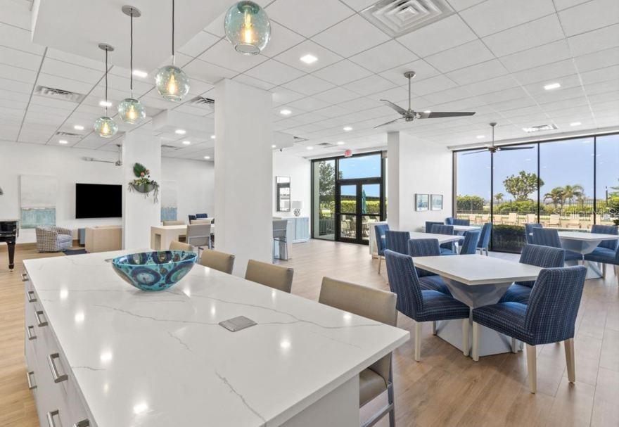 Image 41 of 53 For 7100 Sunset Way 801