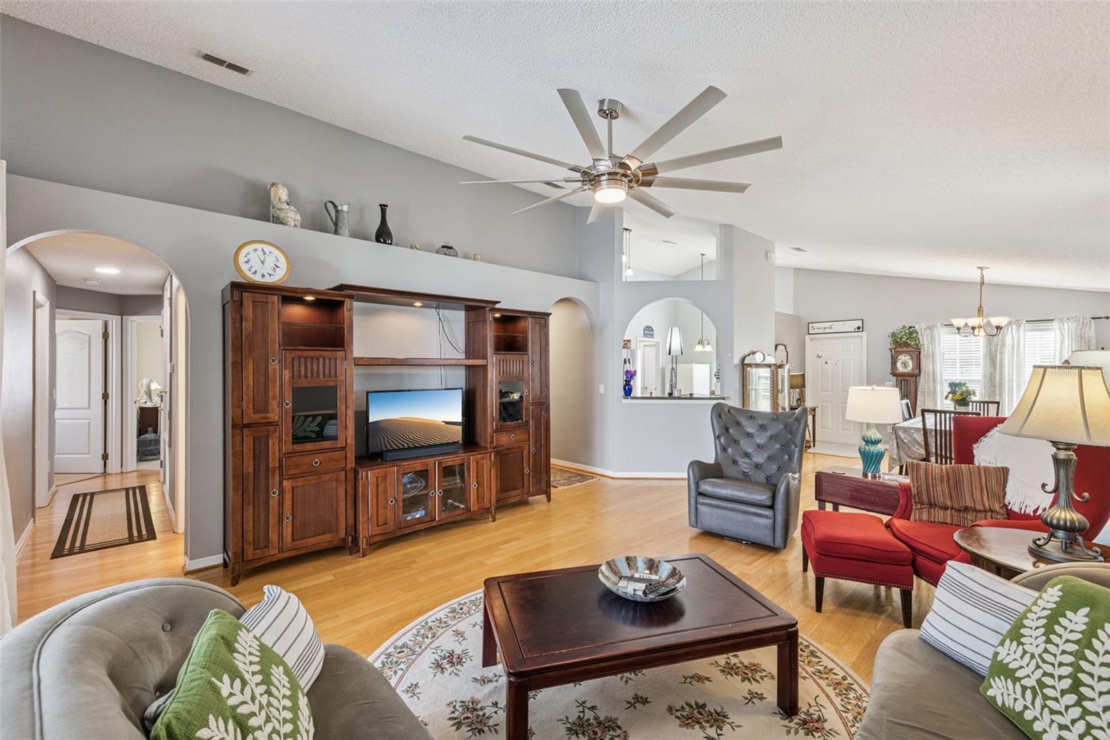 Image 14 of 40 For 1102 Royal Saint George Drive