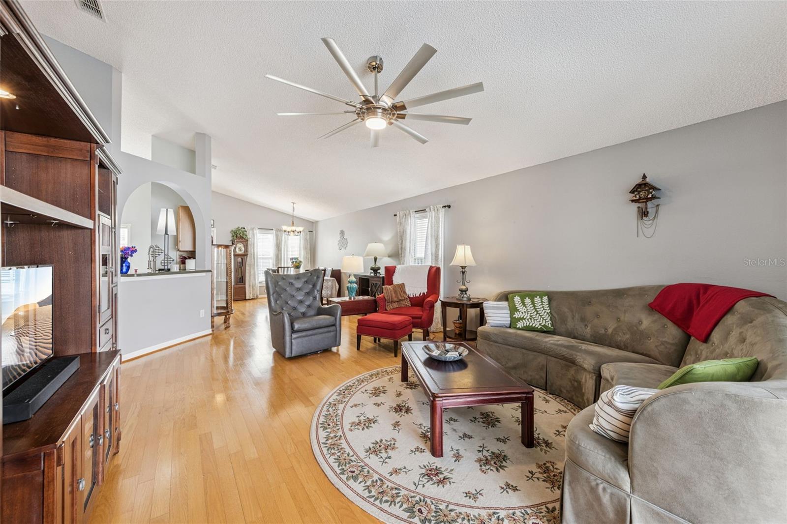 Image 15 of 40 For 1102 Royal Saint George Drive