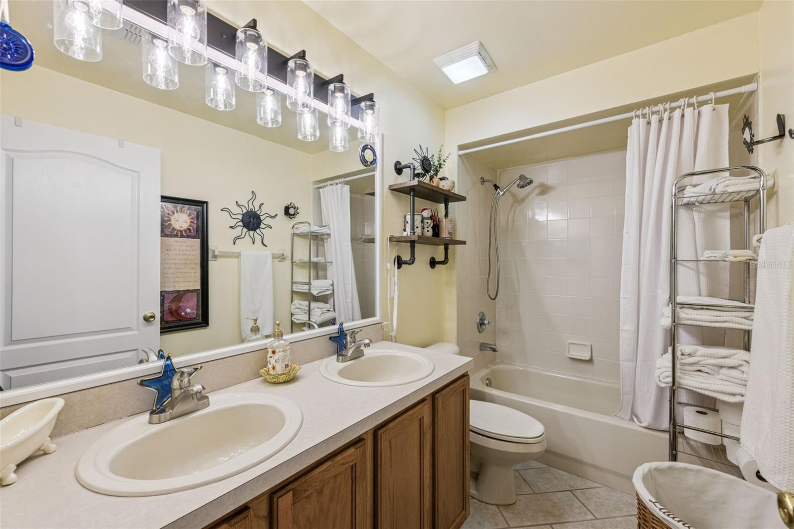 Image 18 of 40 For 1102 Royal Saint George Drive