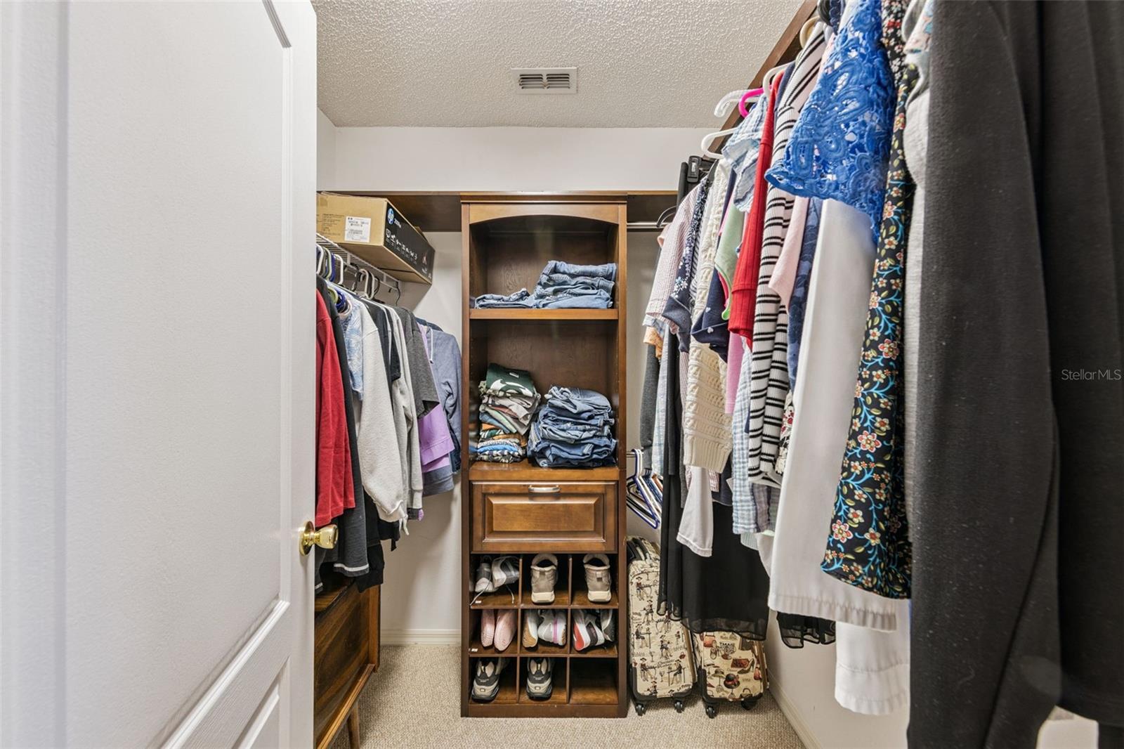 Image 25 of 40 For 1102 Royal Saint George Drive