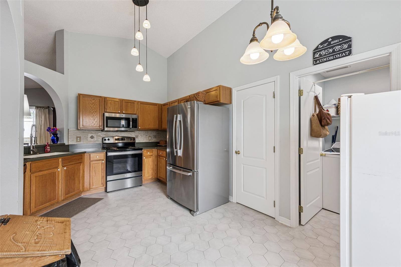 Image 6 of 40 For 1102 Royal Saint George Drive