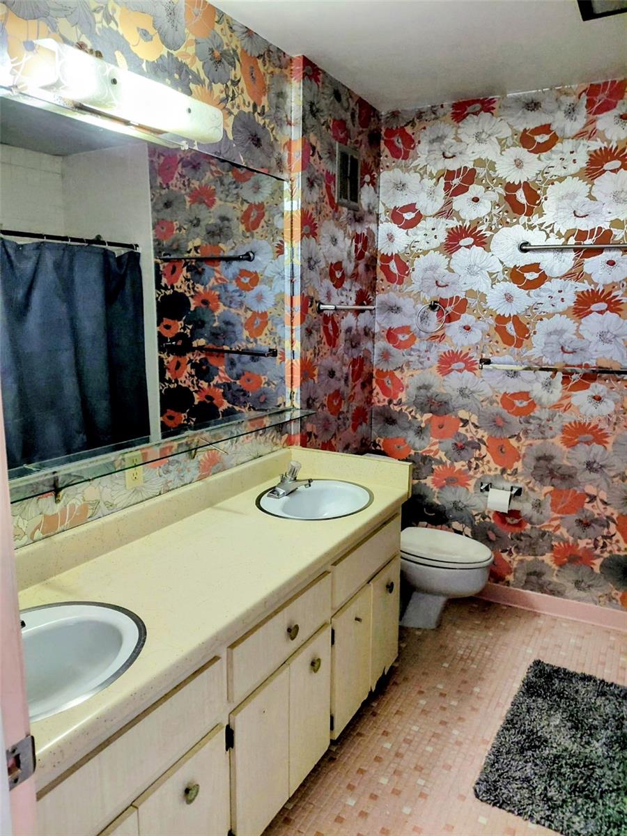 Image 11 of 15 For 4454 Atlantic Avenue 2020