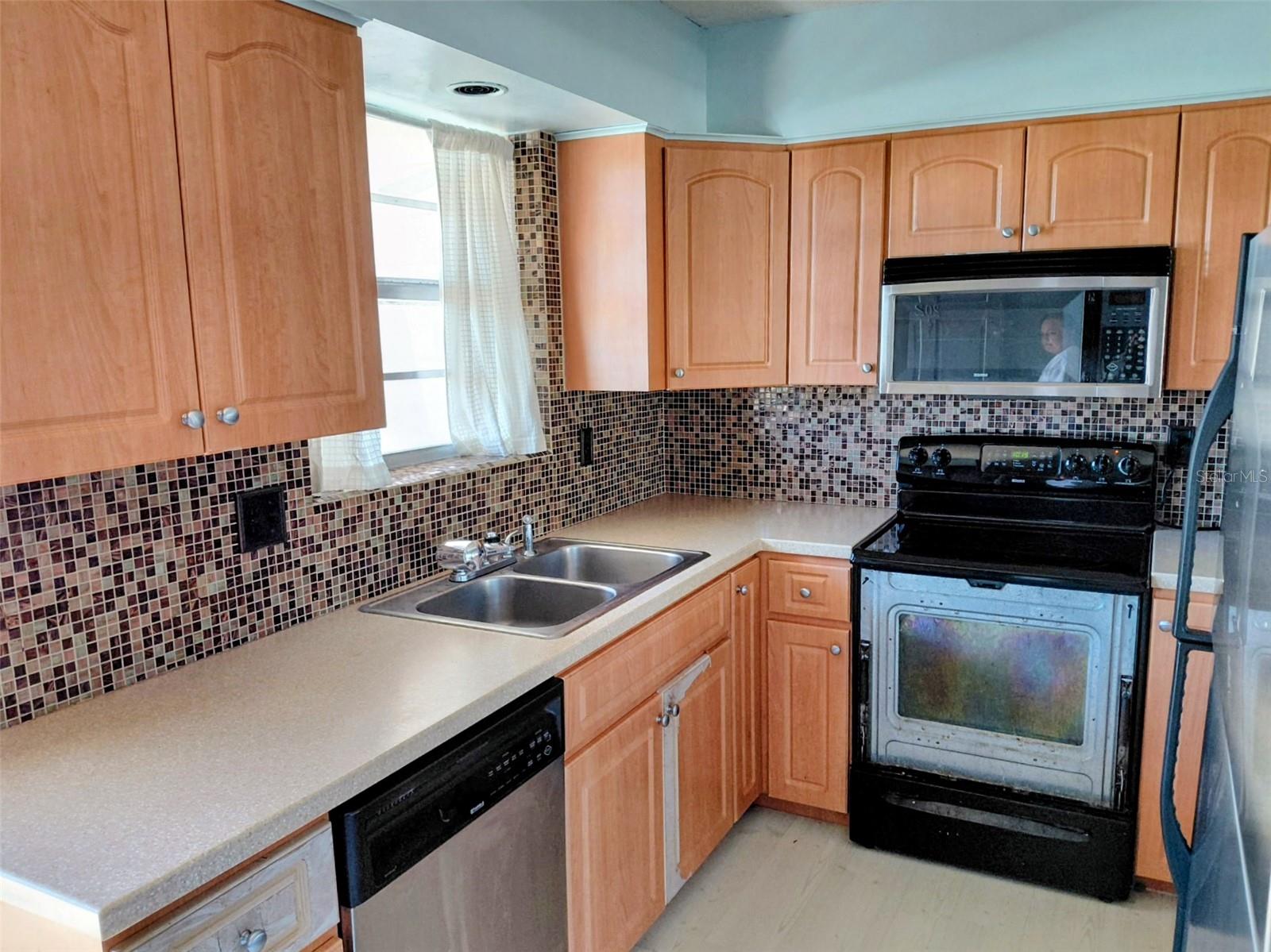 Image 6 of 15 For 4454 Atlantic Avenue 2020