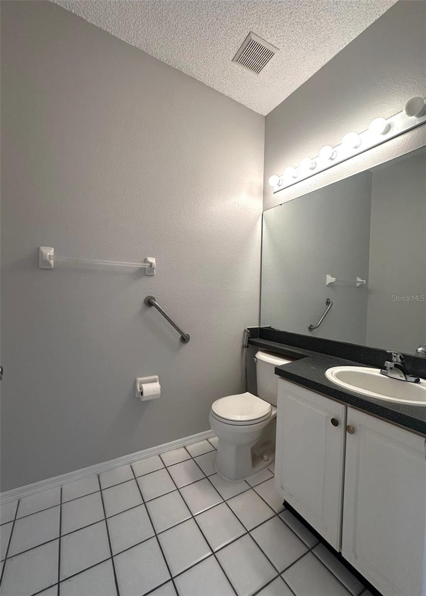 Image 19 of 37 For 1641 Brook Hollow Drive