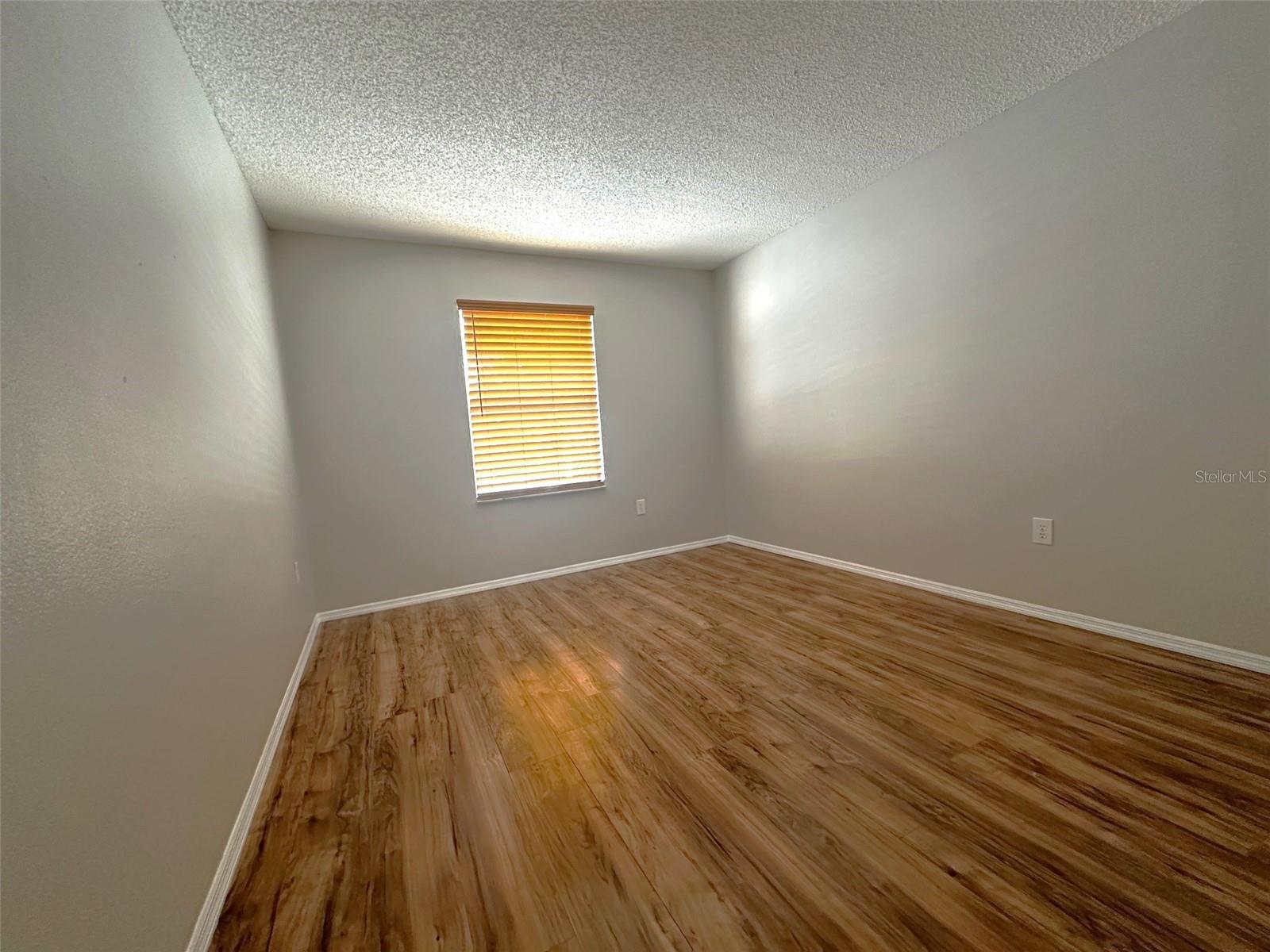 Image 27 of 37 For 1641 Brook Hollow Drive