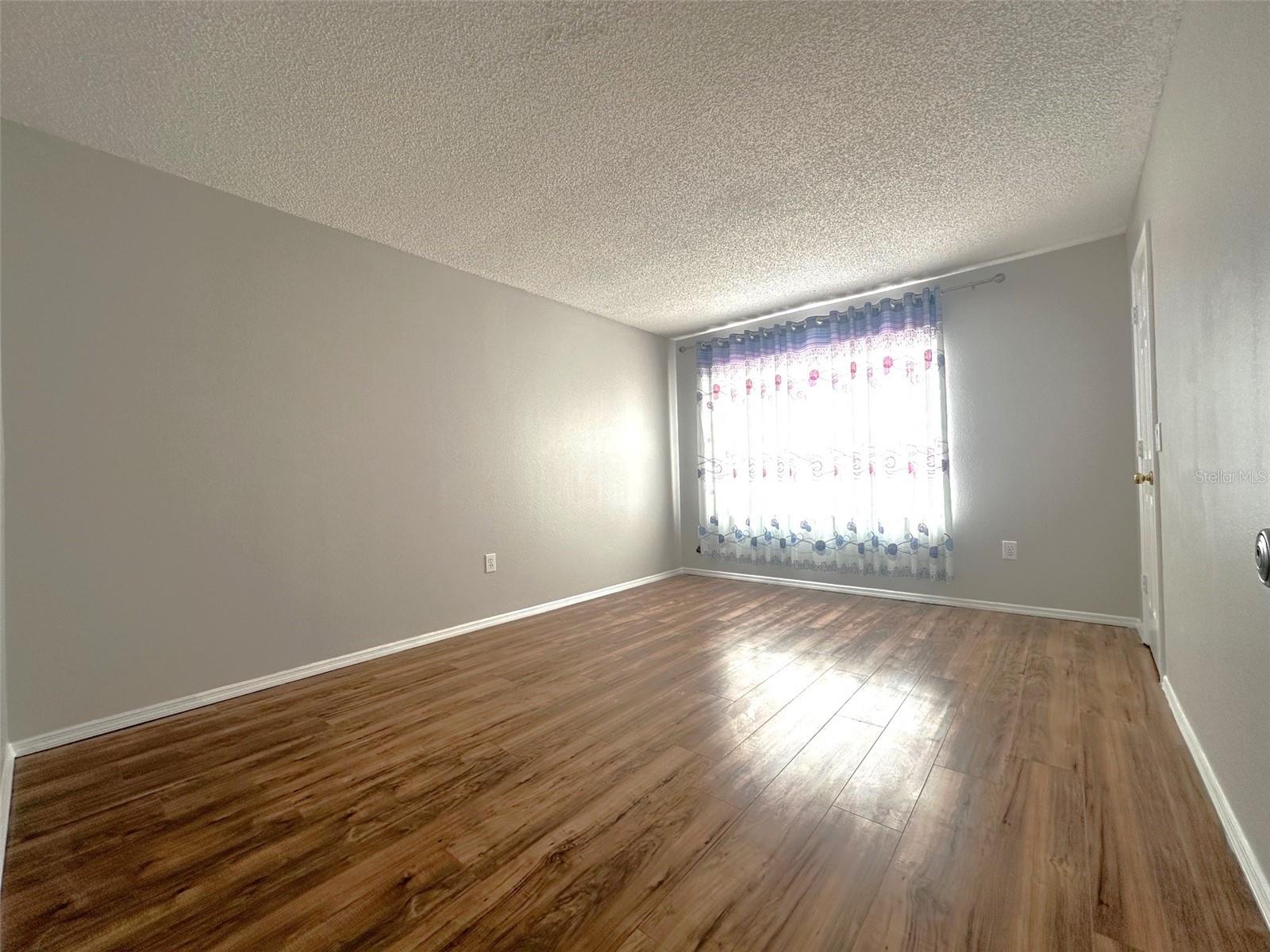 Image 29 of 37 For 1641 Brook Hollow Drive