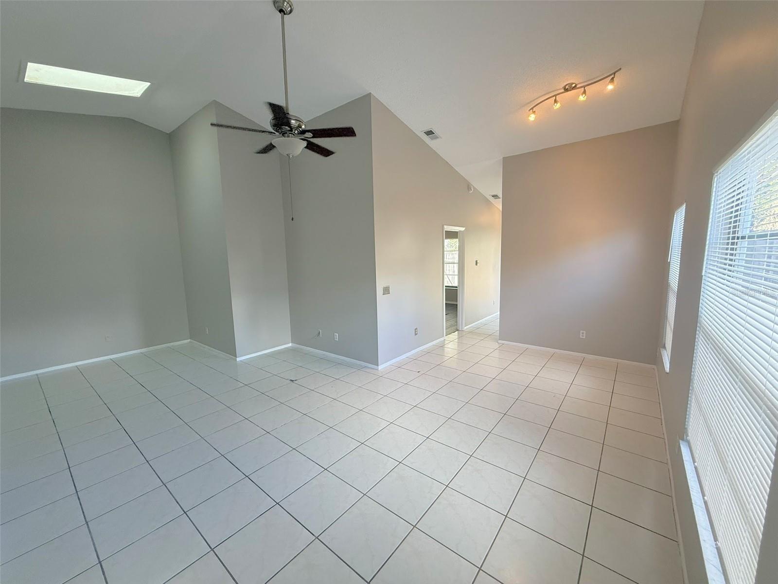 Image 2 of 17 For 2453 Illiana Street