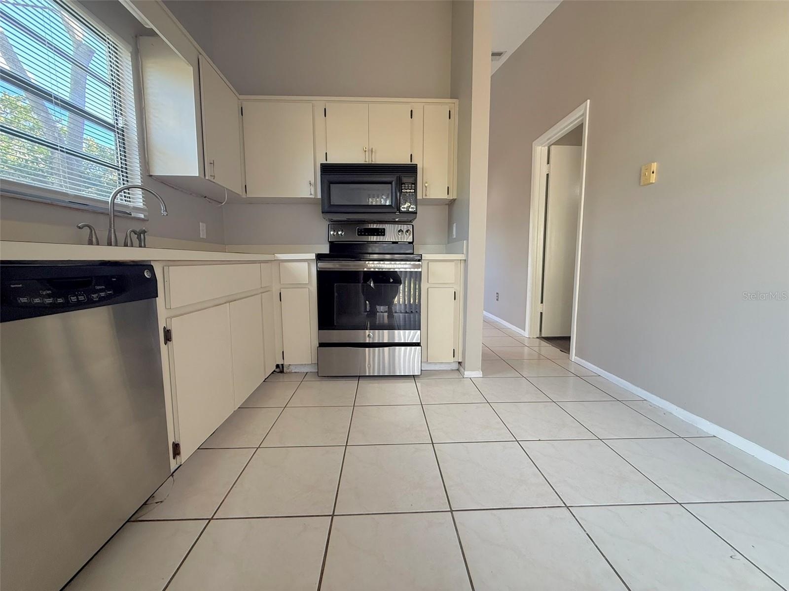 Image 6 of 17 For 2453 Illiana Street