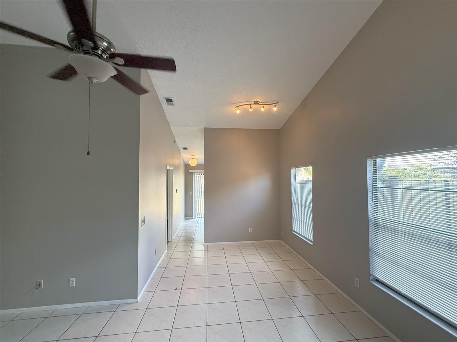 Image 7 of 17 For 2453 Illiana Street