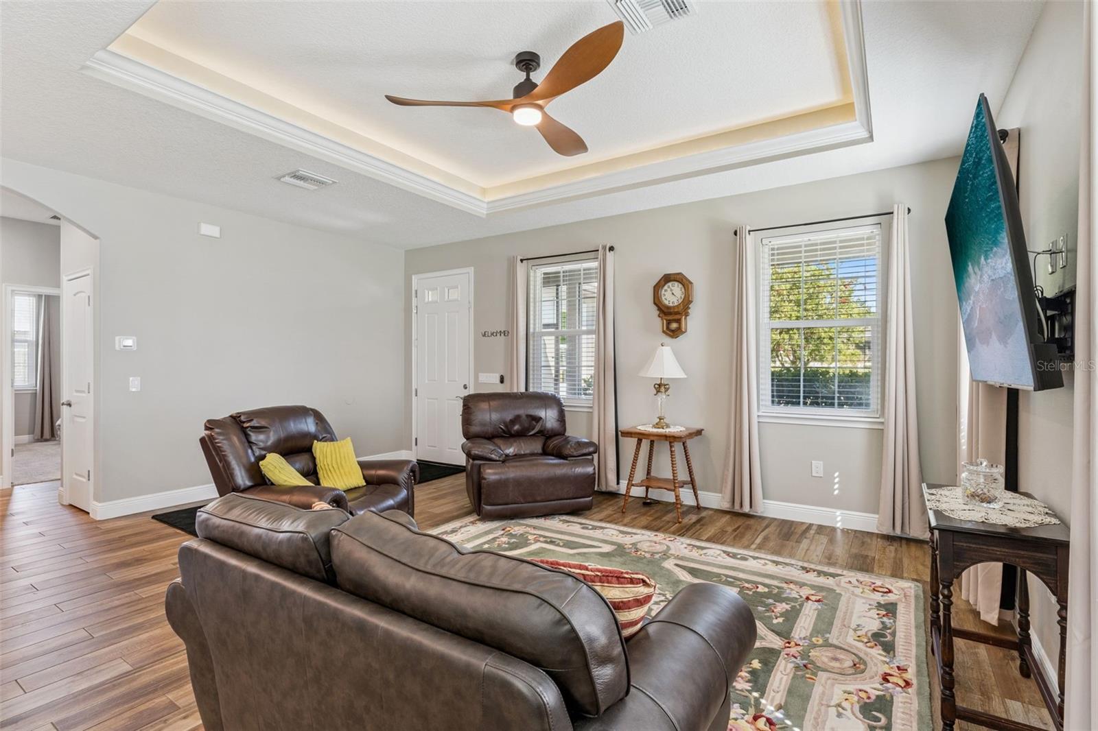 Image 10 of 36 For 2221 Tropic Street