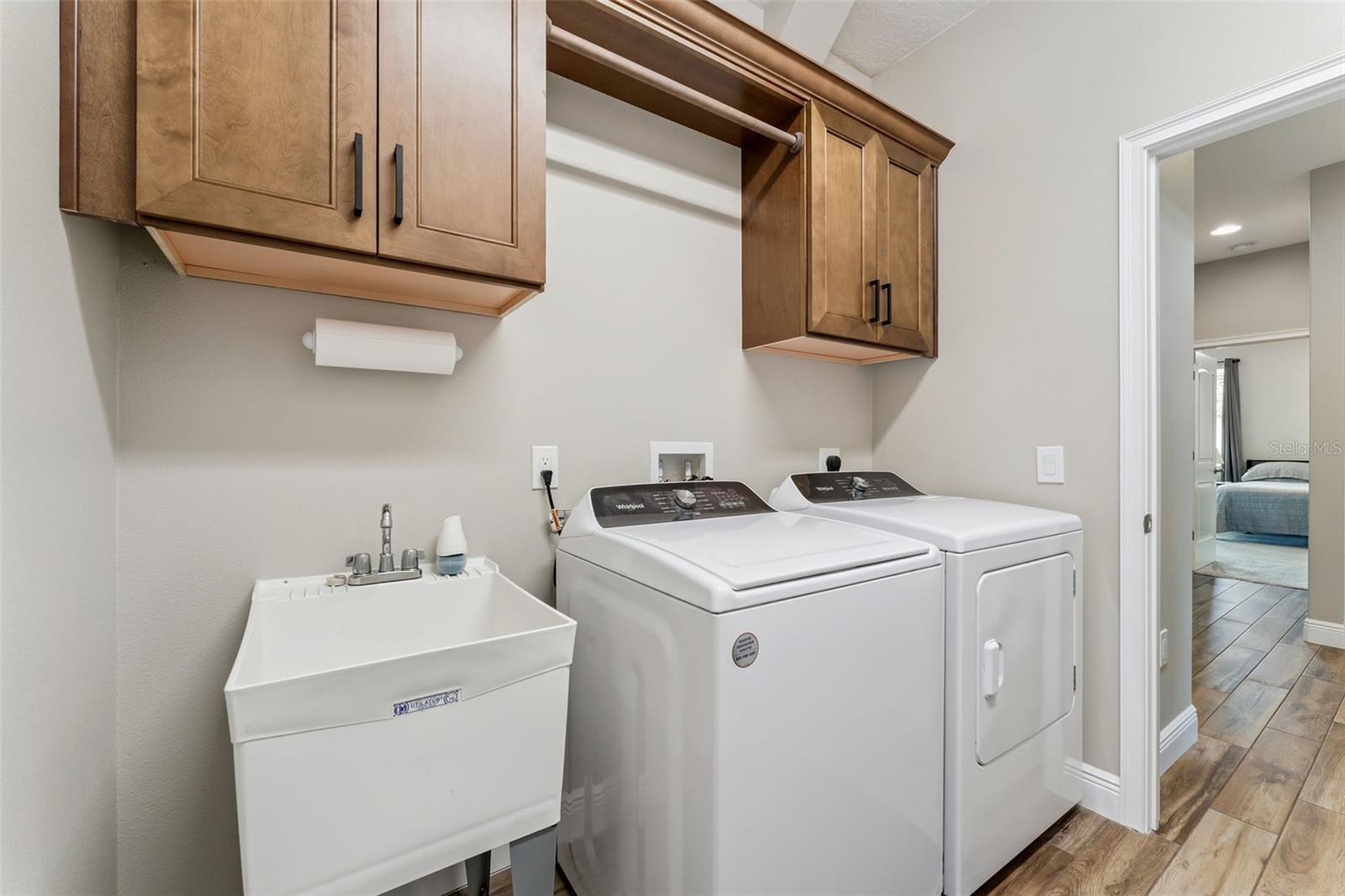 Image 24 of 36 For 2221 Tropic Street