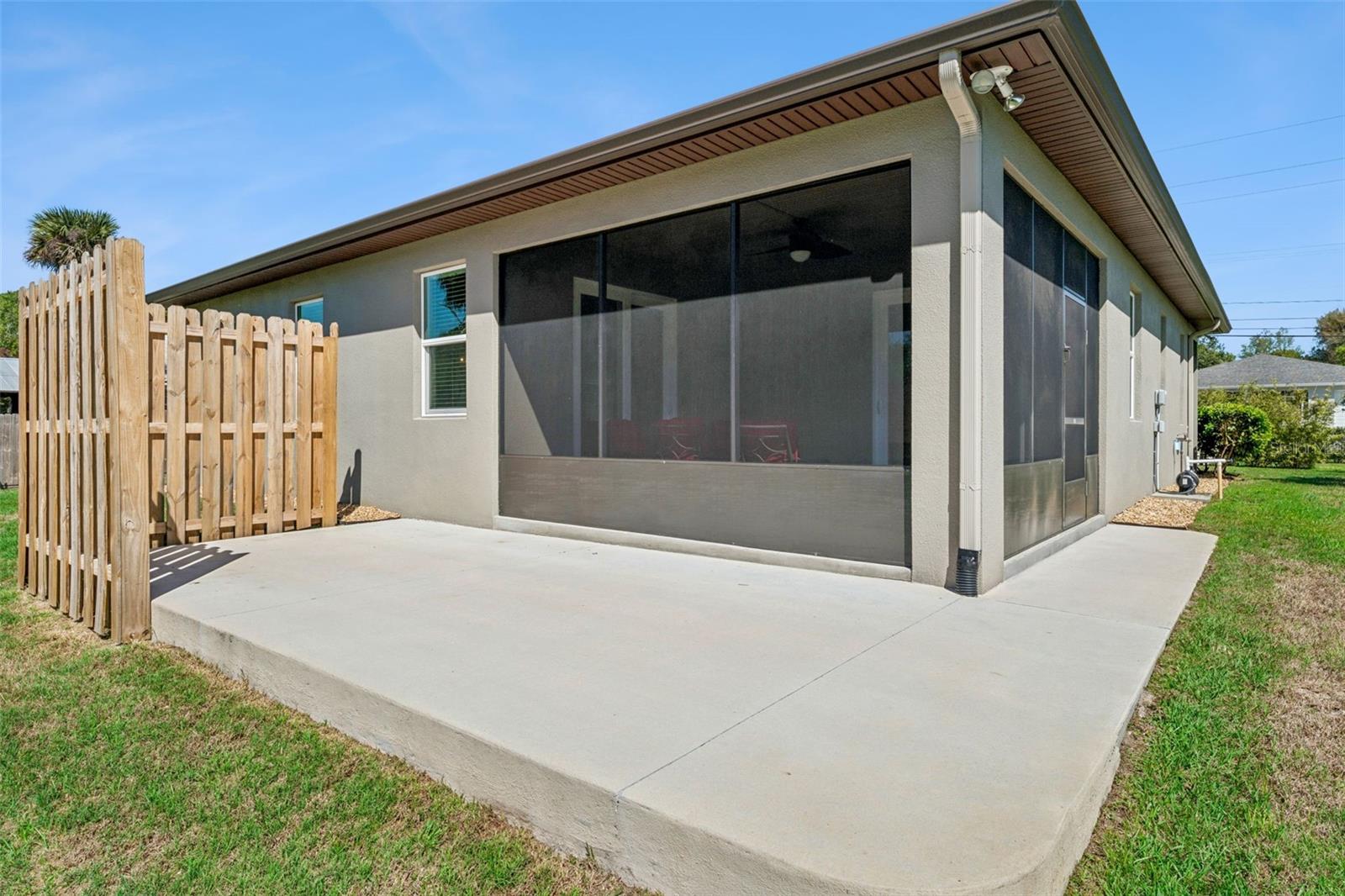 Image 29 of 36 For 2221 Tropic Street