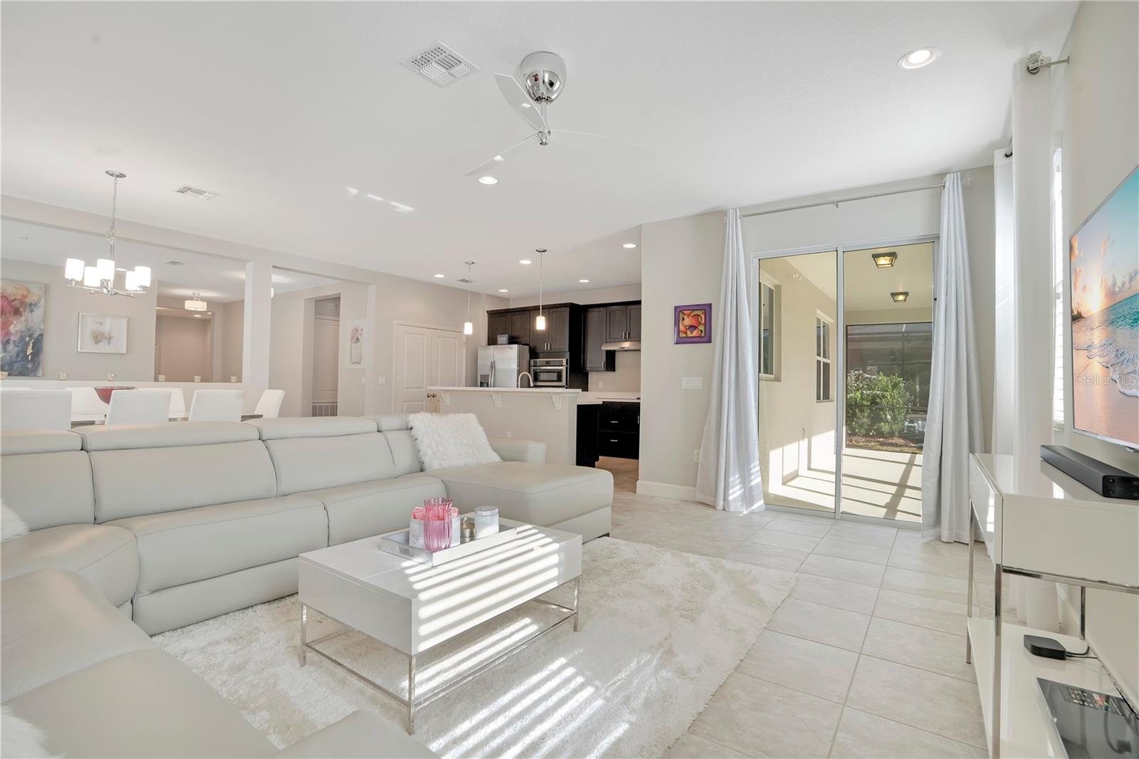 Image 16 of 56 For 11537 Chateaubriand Avenue