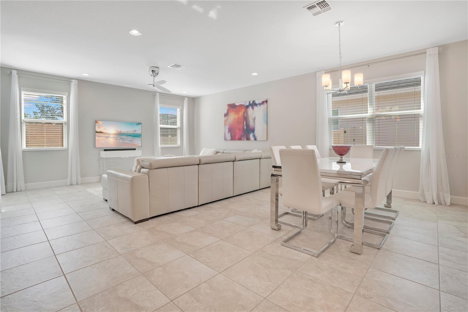 Image 17 of 56 For 11537 Chateaubriand Avenue