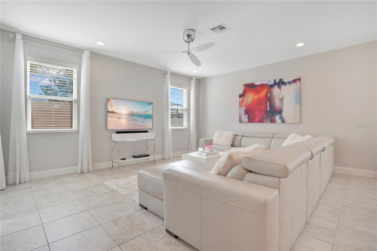 Image 20 of 56 For 11537 Chateaubriand Avenue