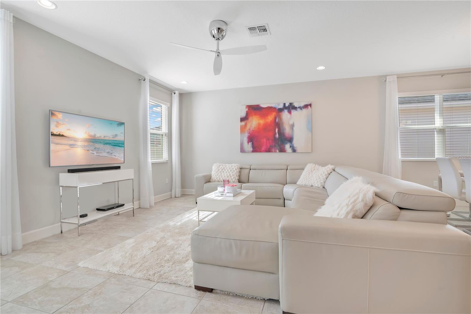 Image 21 of 56 For 11537 Chateaubriand Avenue