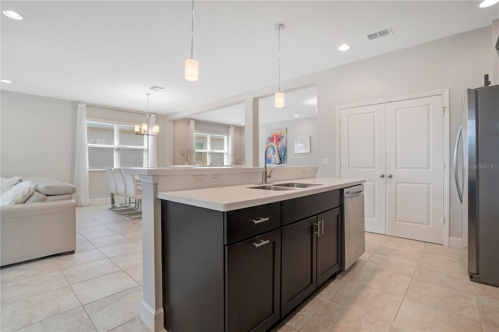 Image 29 of 56 For 11537 Chateaubriand Avenue