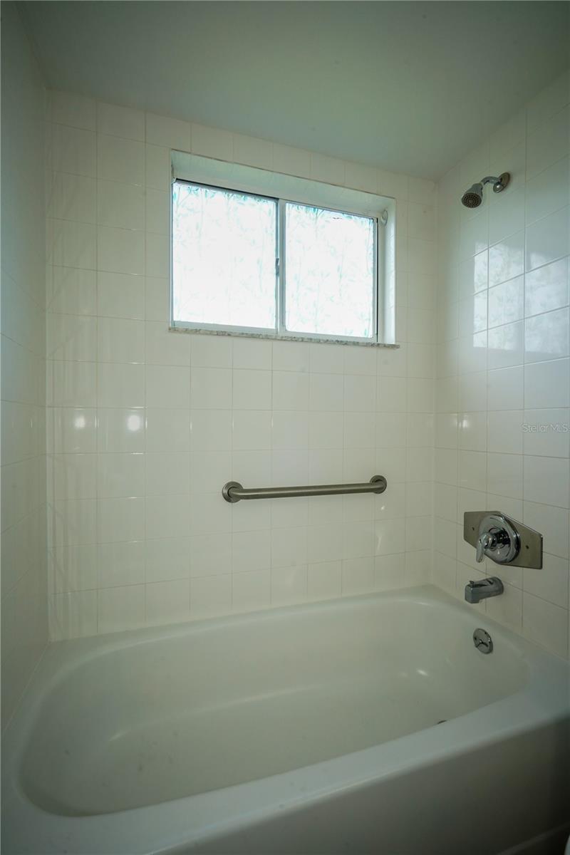 Image 24 of 36 For 3240 Pineridge Circle