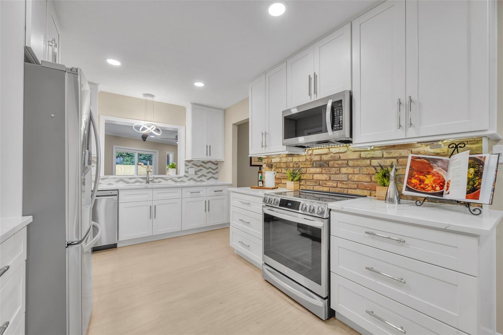 Image 12 of 44 For 1180 Banbury Trail