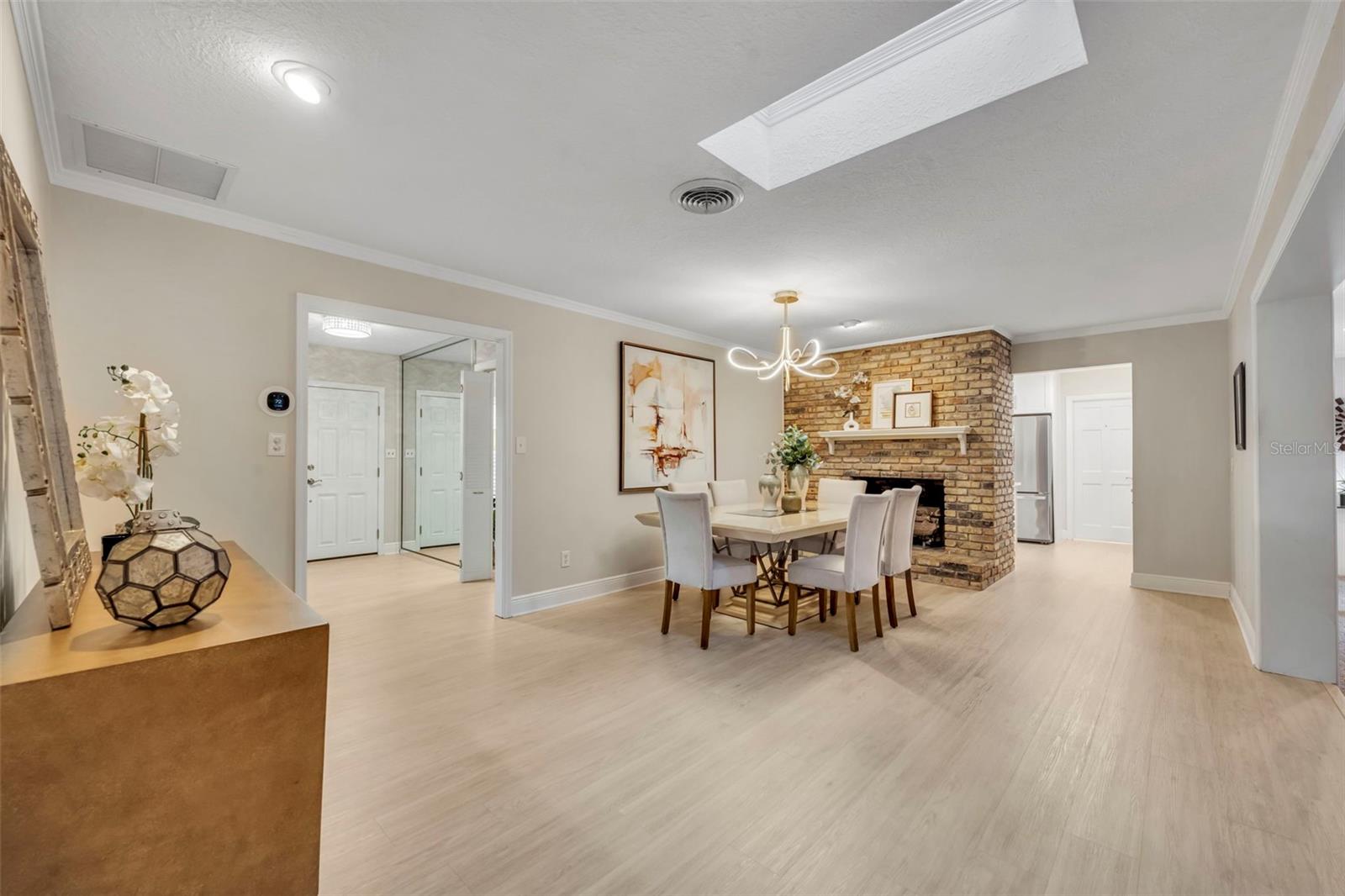 Image 15 of 44 For 1180 Banbury Trail