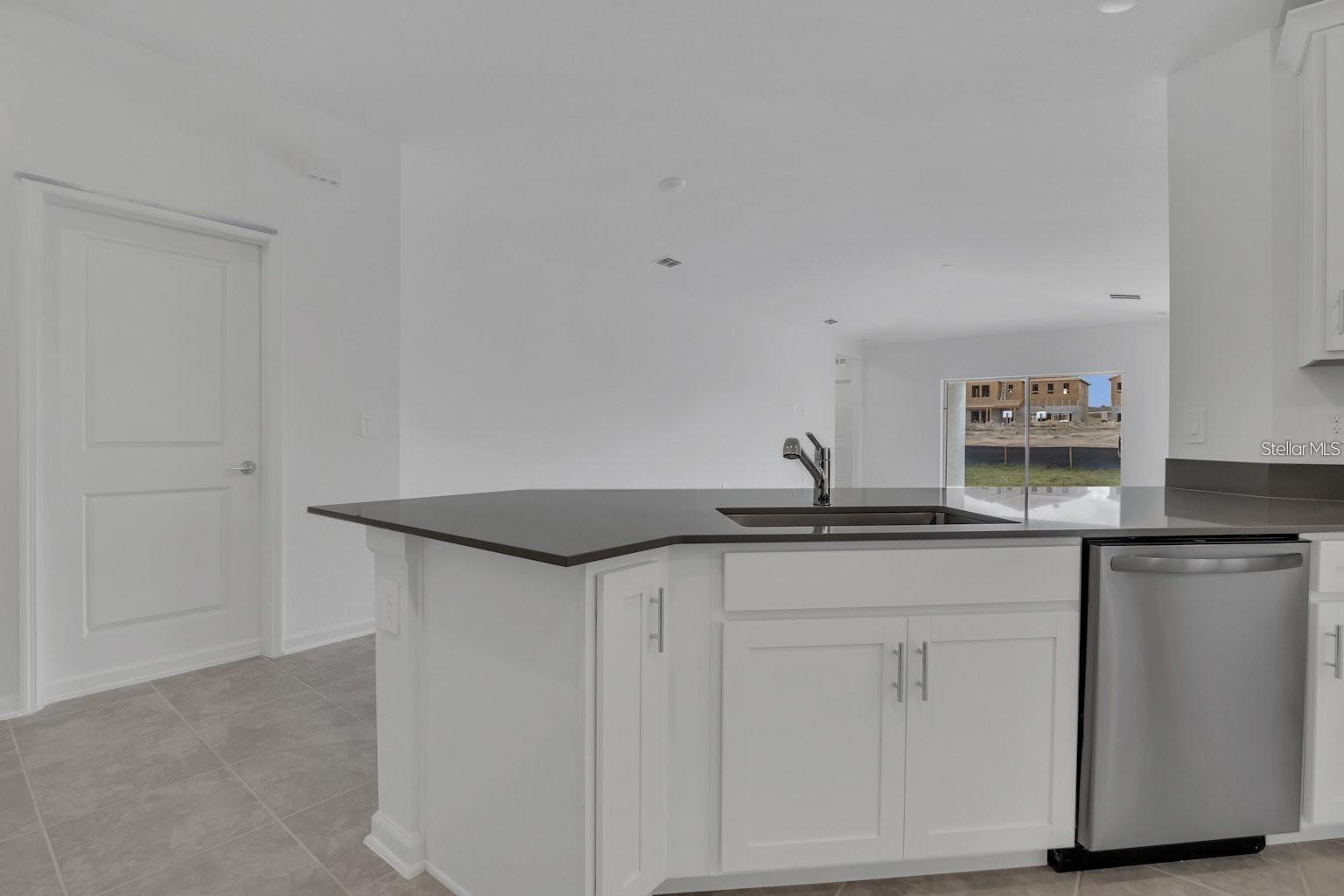 Image 19 of 24 For 2649 Armstrong Avenue A