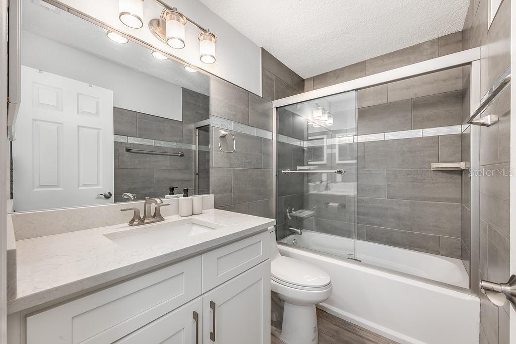 Image 17 of 30 For 4117 Fairview Vista Point 305