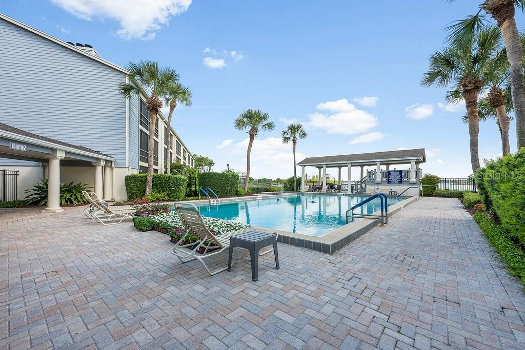 Image 22 of 30 For 4117 Fairview Vista Point 305