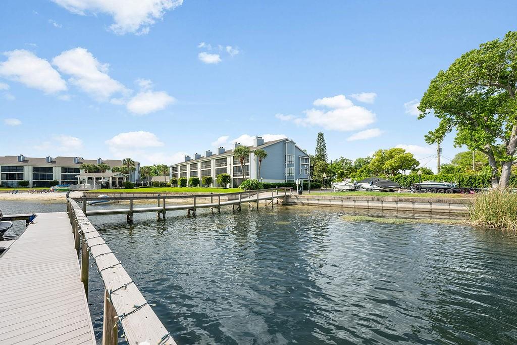 Image 27 of 30 For 4117 Fairview Vista Point 305