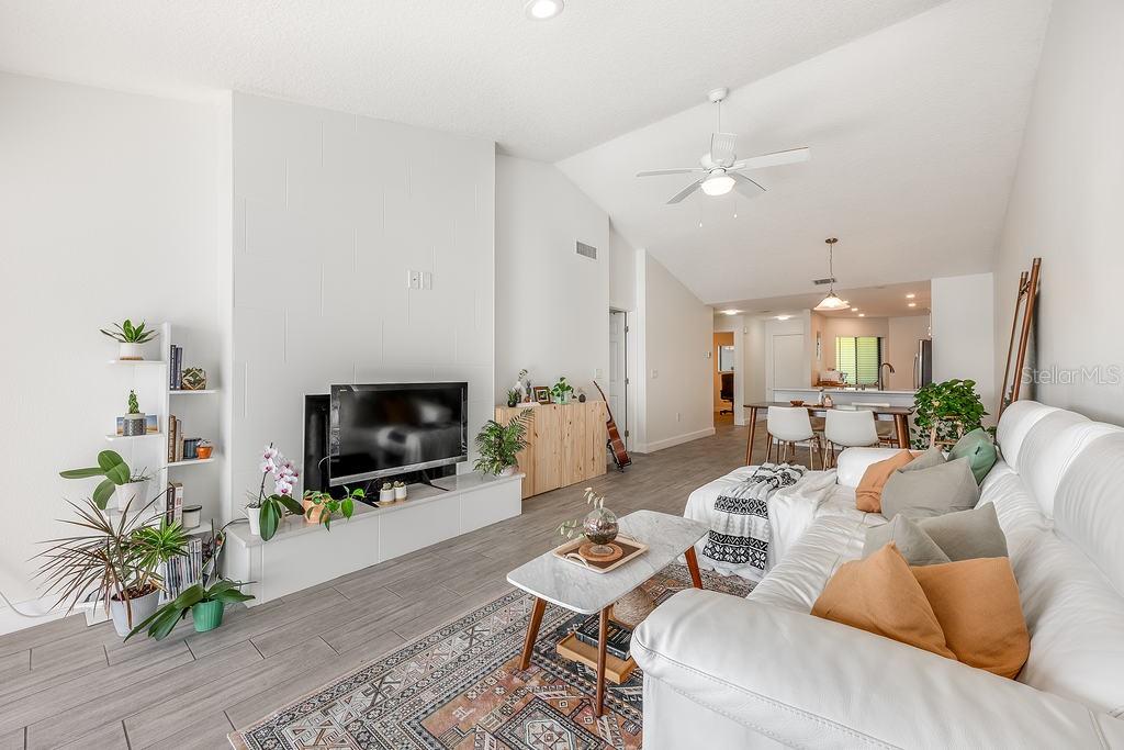 Image 4 of 30 For 4117 Fairview Vista Point 305