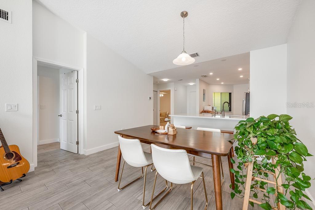 Image 6 of 30 For 4117 Fairview Vista Point 305