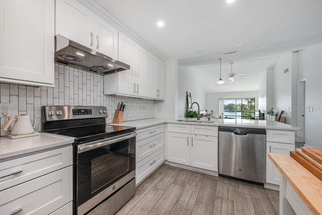 Image 7 of 30 For 4117 Fairview Vista Point 305