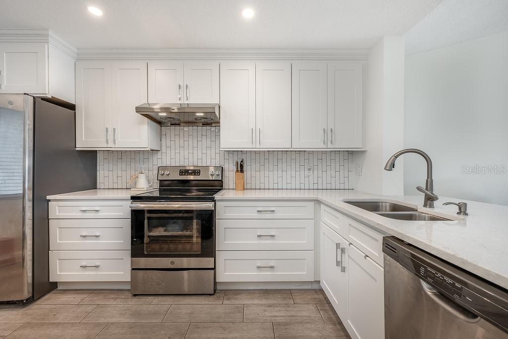 Image 8 of 30 For 4117 Fairview Vista Point 305