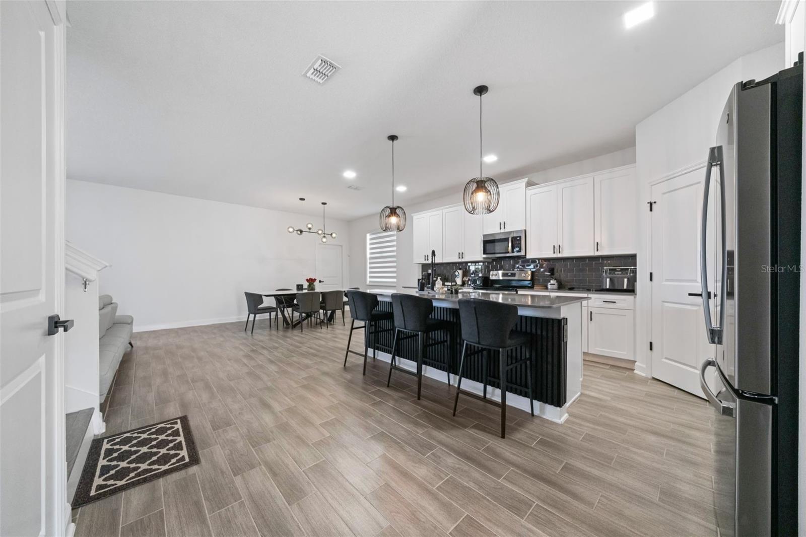 Image 17 of 36 For 3063 Addison Boulevard