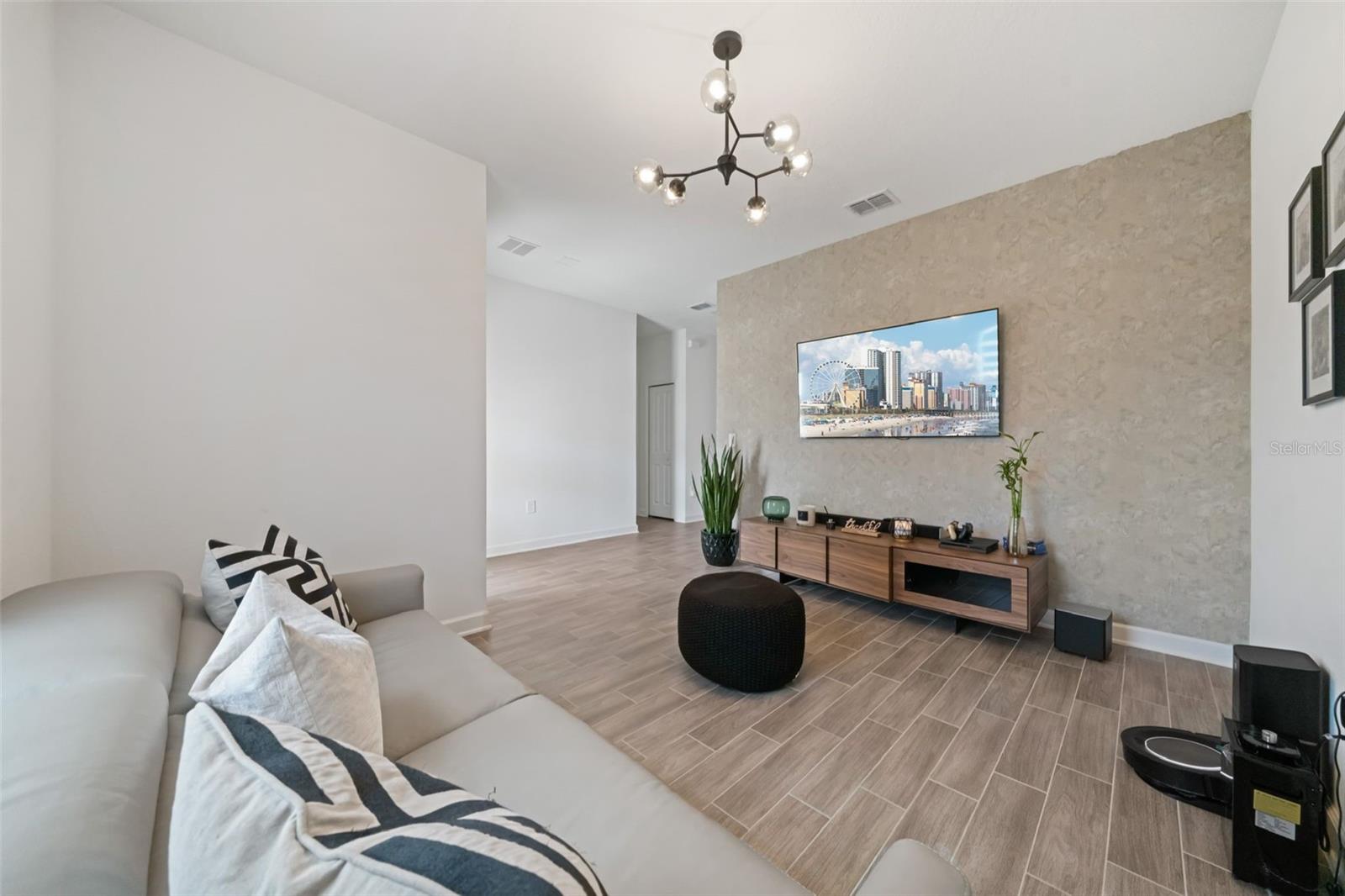 Image 18 of 36 For 3063 Addison Boulevard