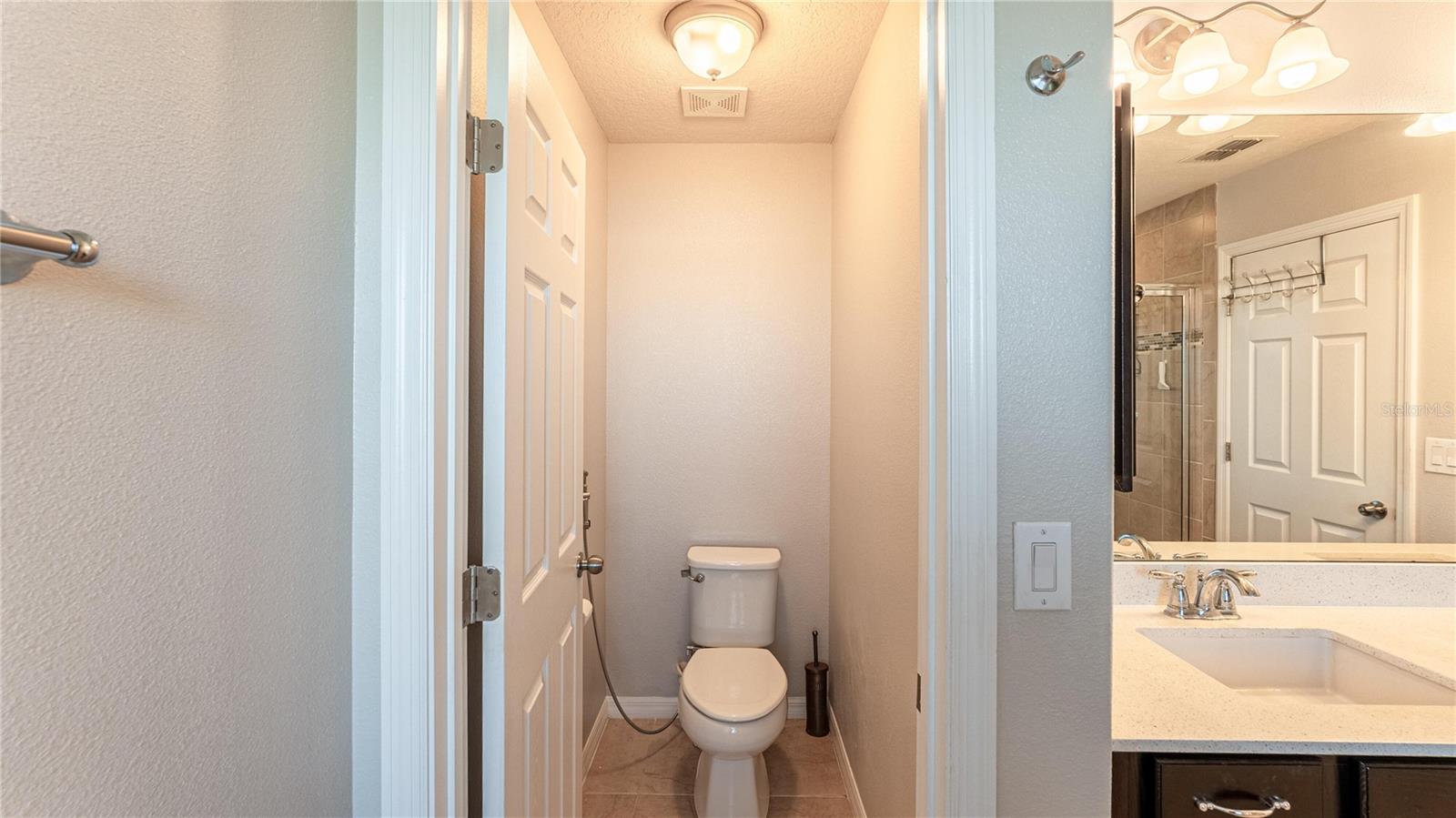 Listing photo id 15 for 2515 Fontaine Drive