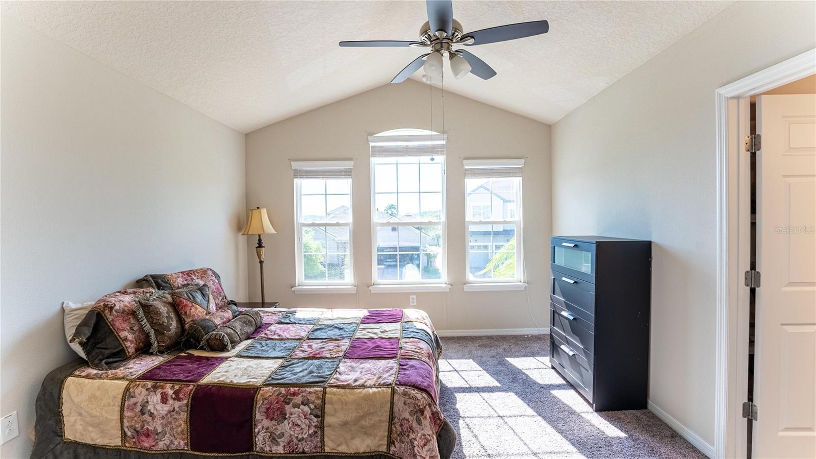 Listing photo id 19 for 2515 Fontaine Drive