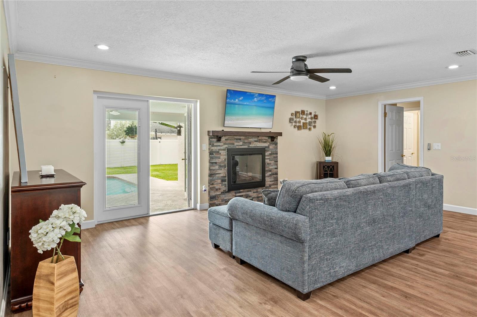 Listing photo id 10 for 516 Puerta Court