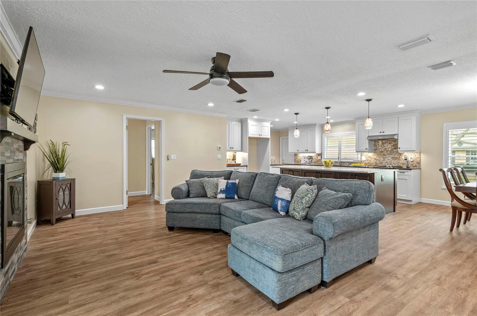 Listing photo id 11 for 516 Puerta Court