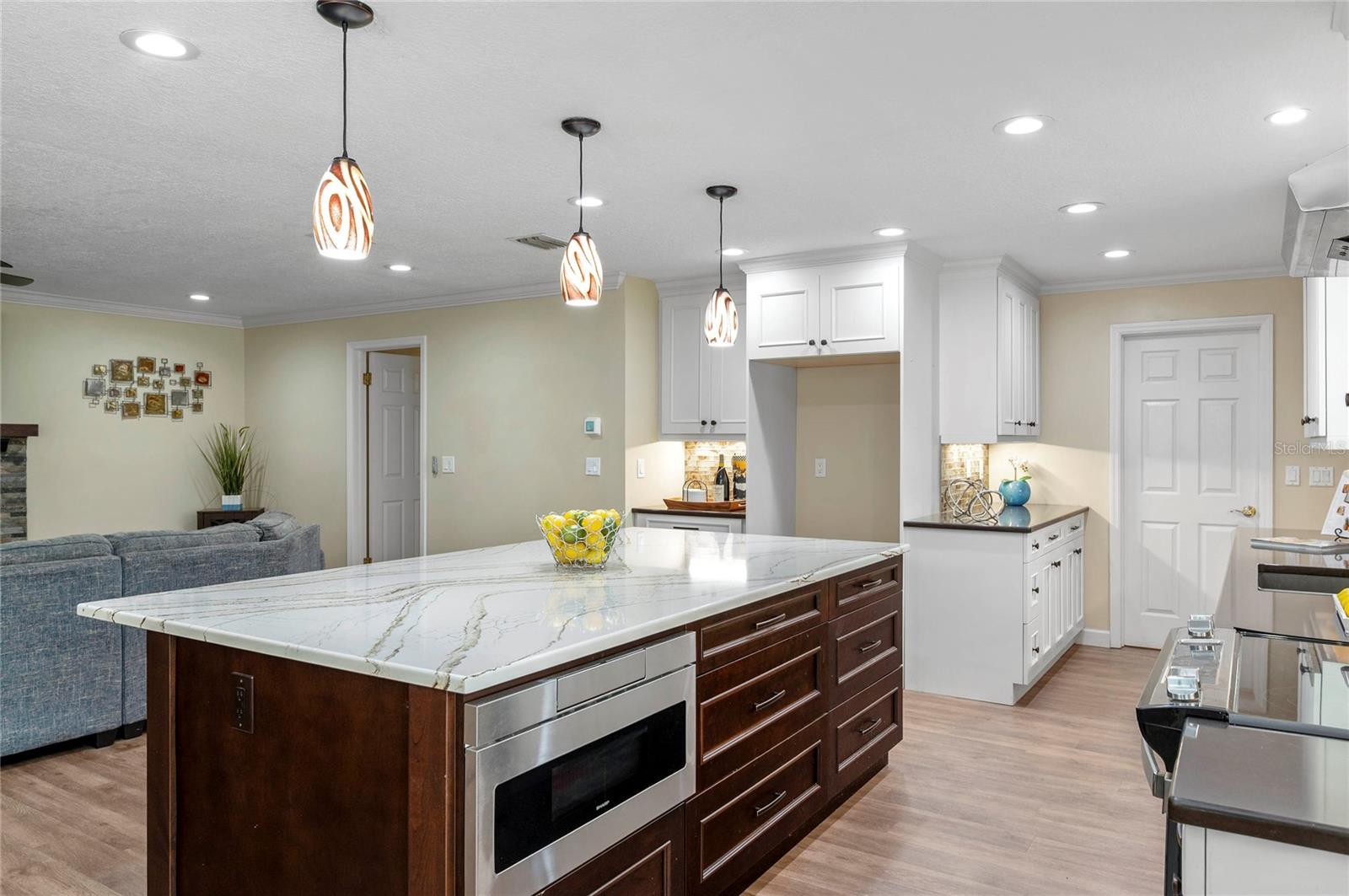 Listing photo id 12 for 516 Puerta Court