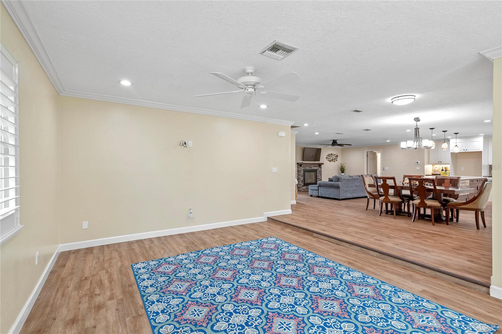 Listing photo id 15 for 516 Puerta Court