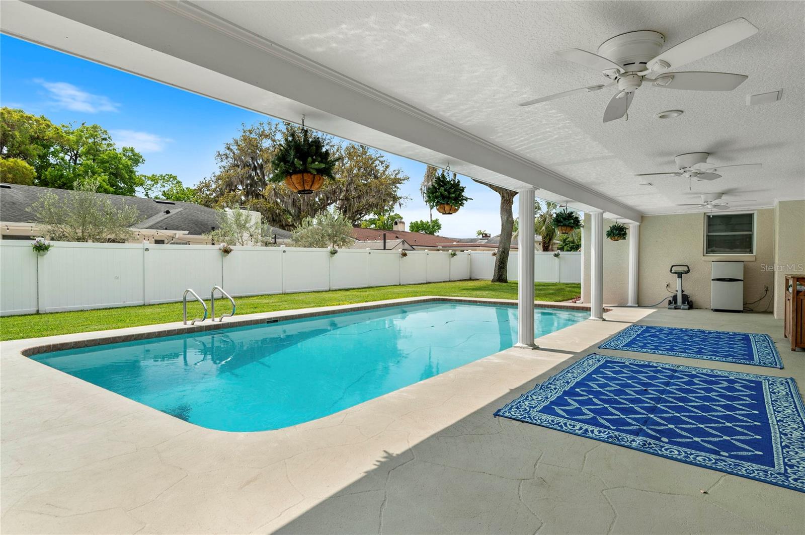 Listing photo id 1 for 516 Puerta Court