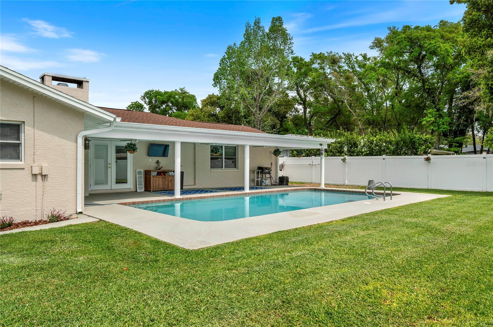 Listing photo id 32 for 516 Puerta Court