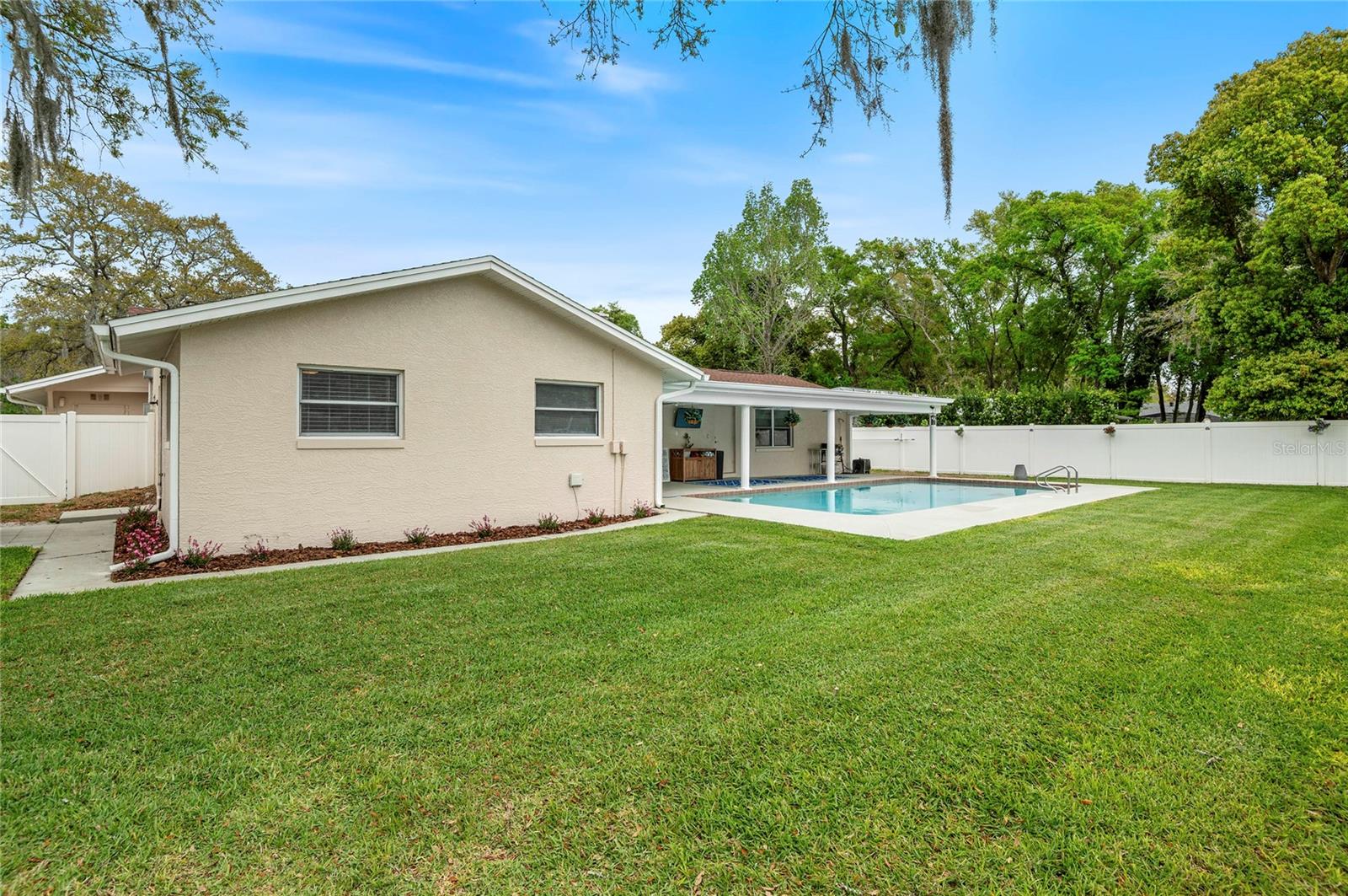 Listing photo id 33 for 516 Puerta Court