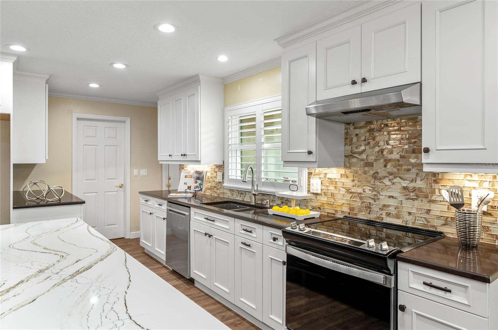 Listing photo id 7 for 516 Puerta Court