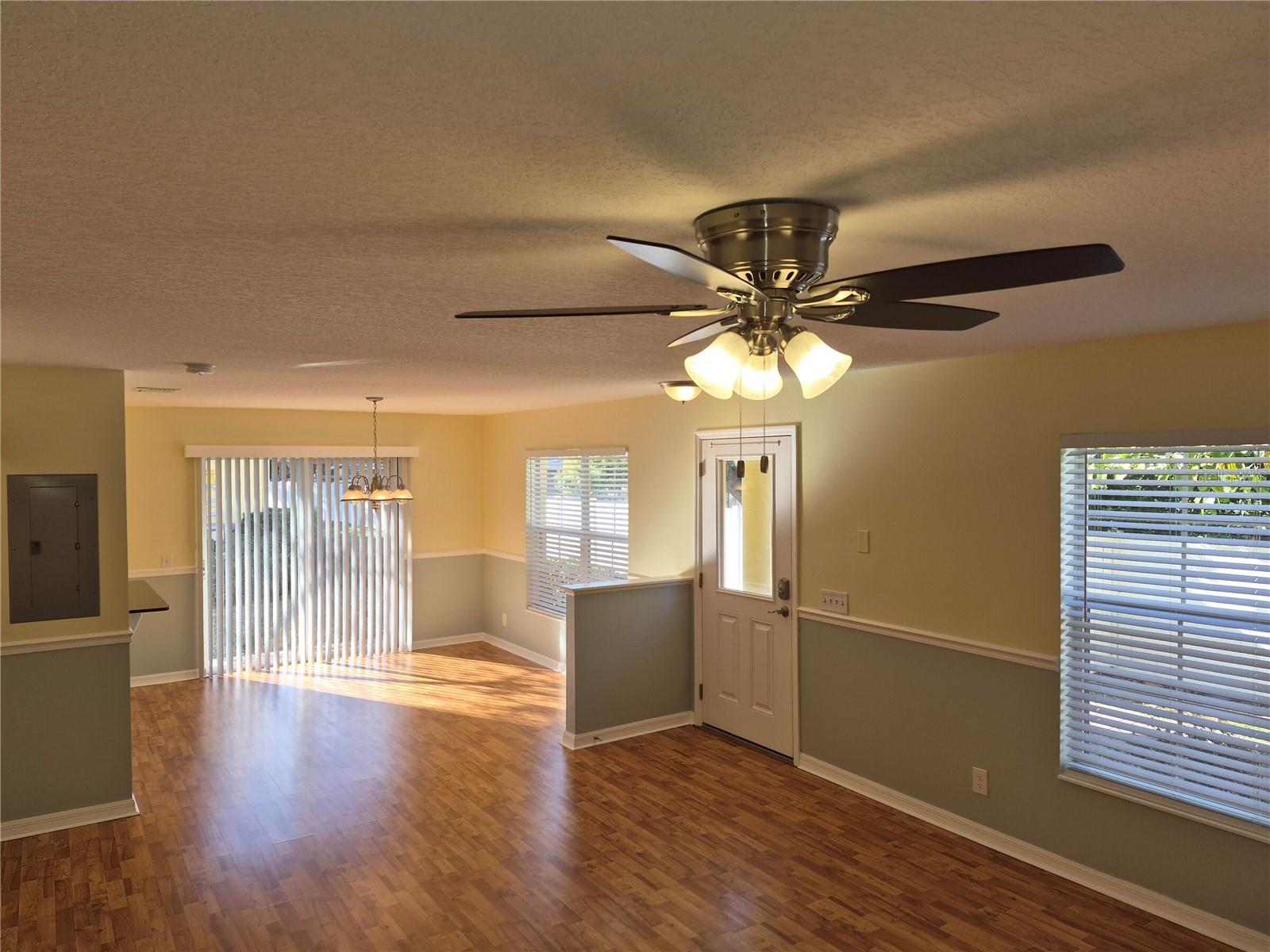 Image 5 of 29 For 3845 Island Way