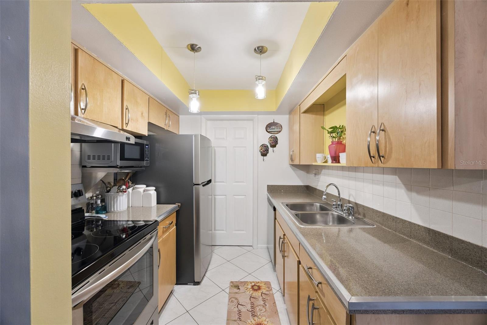 Image 13 of 84 For 527 Etna Court 105