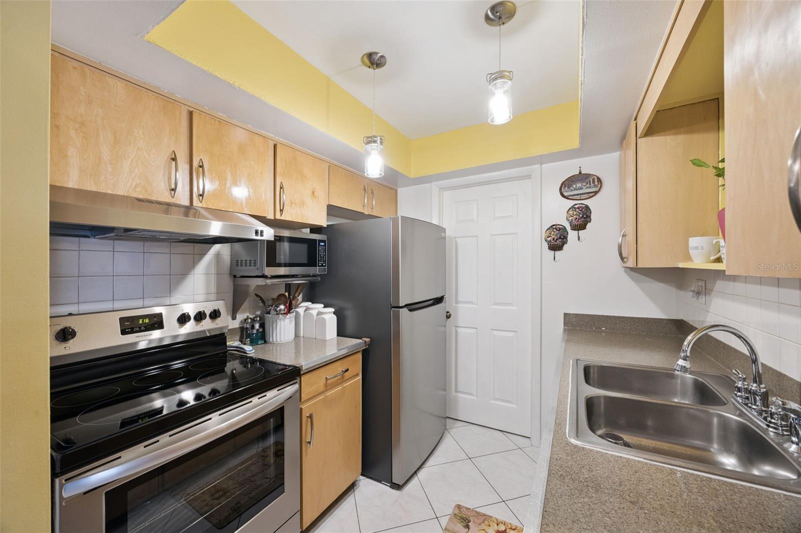 Image 14 of 84 For 527 Etna Court 105