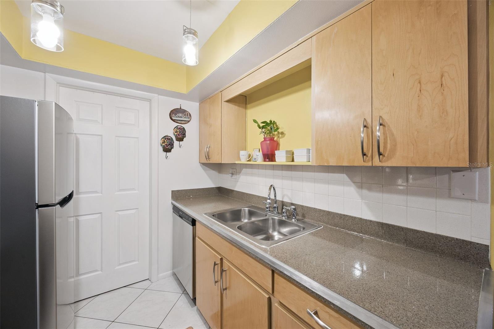 Image 15 of 84 For 527 Etna Court 105