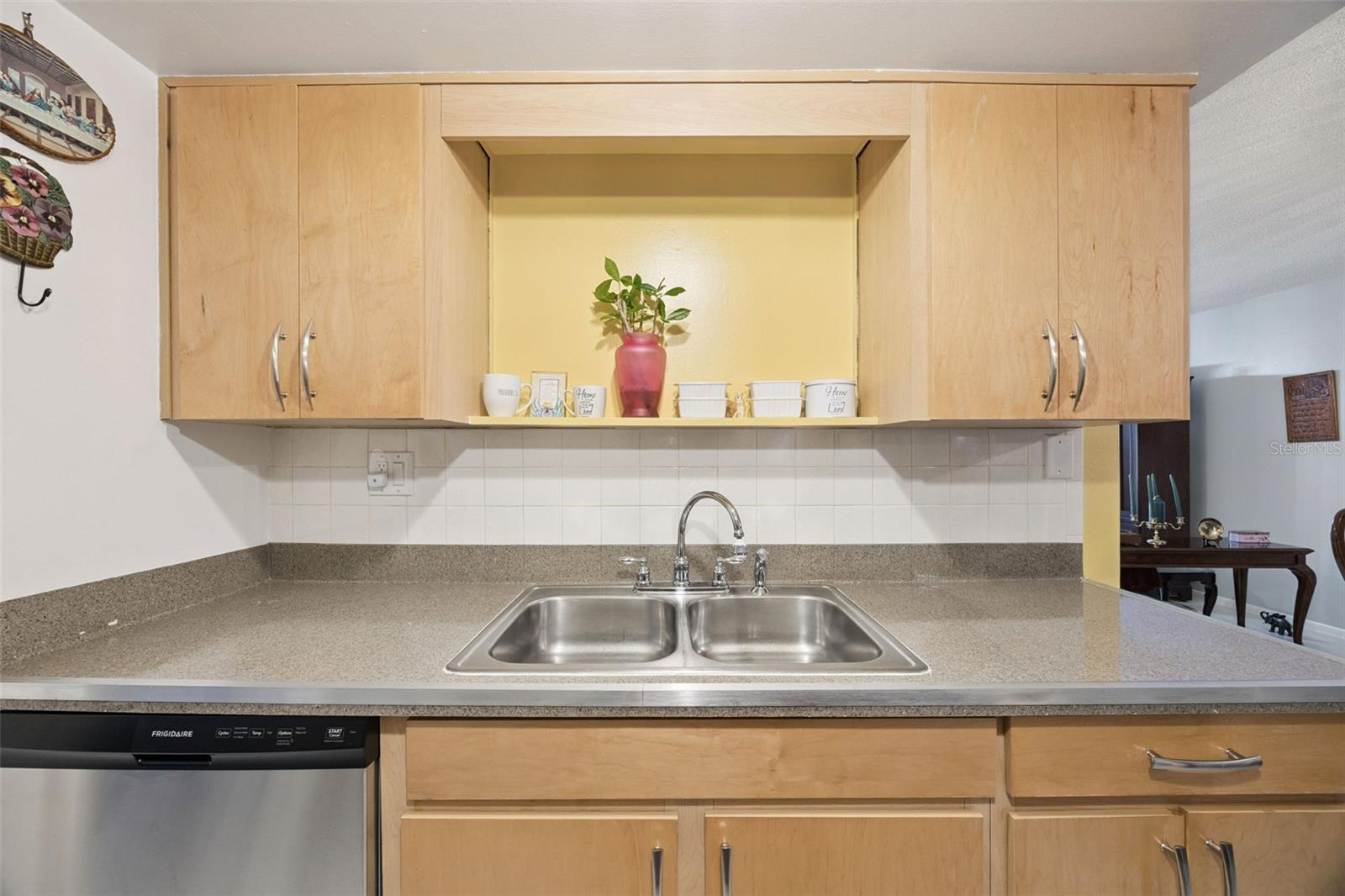 Image 16 of 84 For 527 Etna Court 105